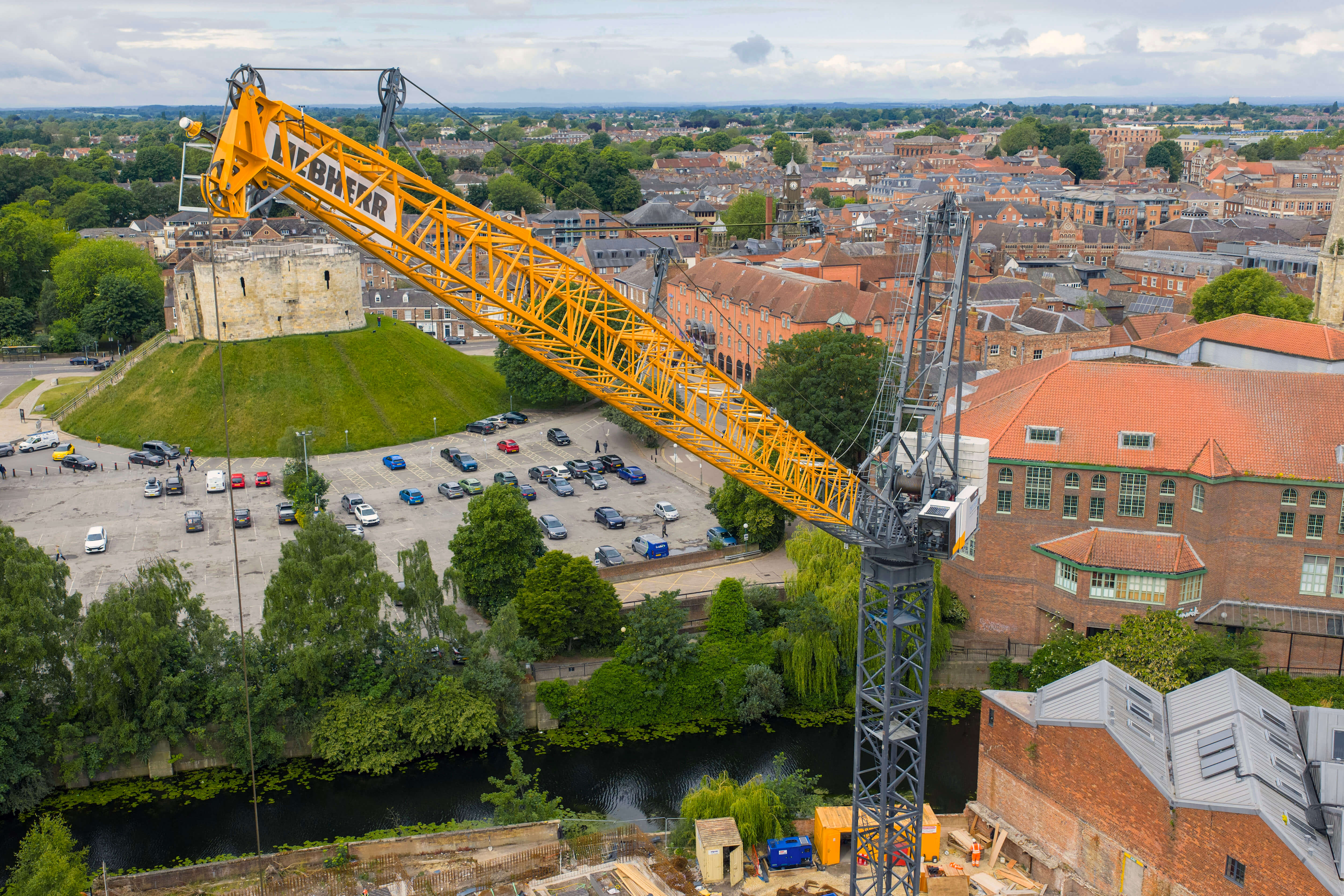 Bennetts erects the UK’s first Liebherr 620 HC-L tower crane in York