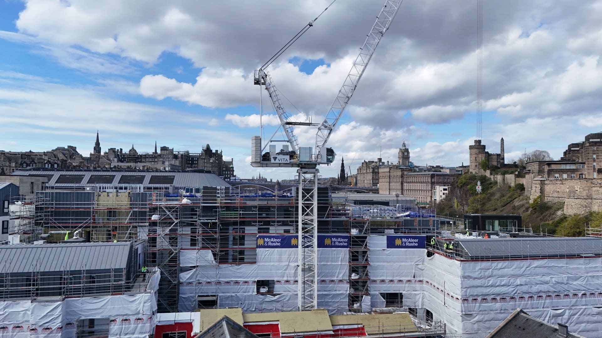 Bennetts supplies Saez SL 320 crane for heavy lifting at New Waverley development in Edinburgh